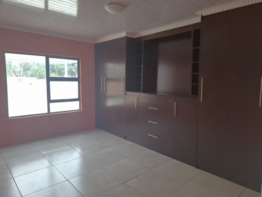 5 Bedroom Property for Sale in Fichardt Park Free State
